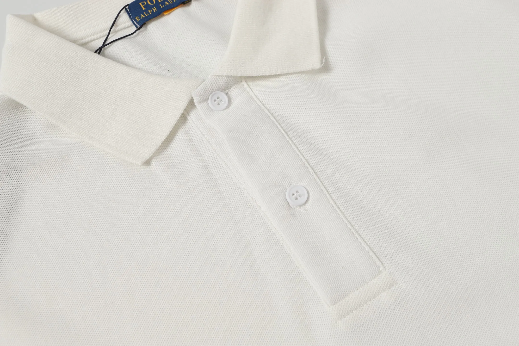 P146 Style No.: A013 [Ralph Lauren Classic Logo Embroidered Polo Shirt] ✅250g fine cotton pique fabric, custom-woven and dyed threads ✅Original stickers Scan the QR code to enter the official website ✅Large version, loose and stylish, can wear up to 210 pounds Color: Black White Navy Blue Sky Blue Dark Gray Floral Gray Size: S-XL